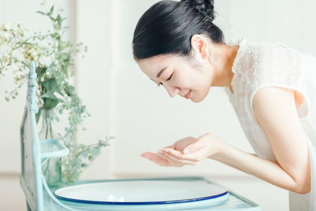 朝洗顔　ぬるま湯